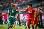 10-0！忍俊不禁：拜仁巨星强拉中国球员，四面八方无路可逃